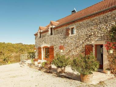 Lovely Holiday Home in Thédirac with Swimming Pool