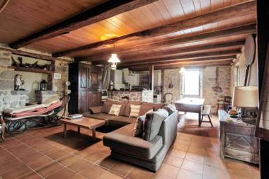 Maison de 3 chambres avec jardin amenage et wifi a Senezergues