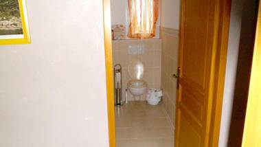 Maison de 3 chambres avec vue sur le lac et jardin clos a Nages