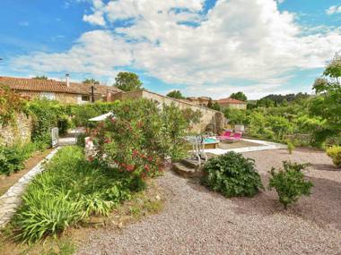 Cozy Holiday Home in Félines-Minervois with Swimming Pool