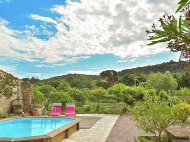 Cozy Holiday Home in Félines-Minervois with Swimming Pool
