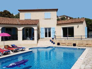 Air-conditioned villa with heated pool guesthouse and stunning views