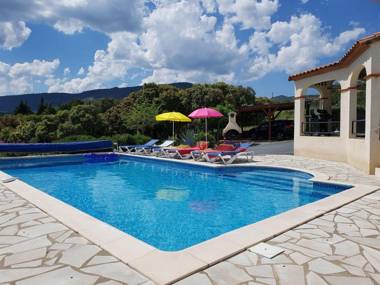 Air-conditioned villa with heated pool guesthouse and stunning views