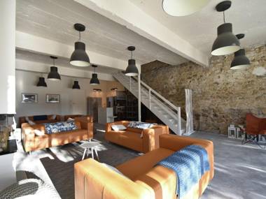 Alluring Apartment in Villesèque with Jacuzzi