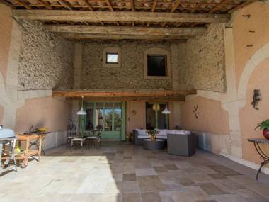 Lovely Holiday Home in Thézan-lès-Béziers near Town Centre