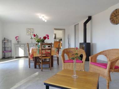 Gîte Régny 4 pièces 6 personnes - FR-1-496-221