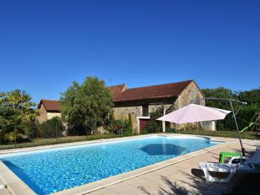 Cozy Holiday Home in Besse with Swimming Pool