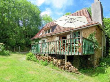 Quaint Cottage in Juillac with Private Garden
