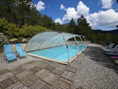 Lovely Holiday Home in Marignac-en-Diois with Swimming Pool