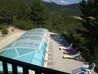 Lovely Holiday Home in Marignac-en-Diois with Swimming Pool