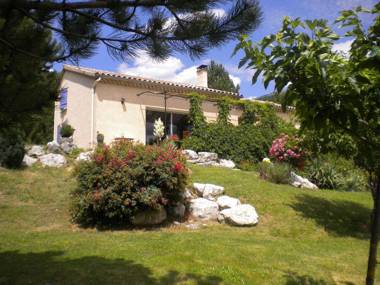 Great detached house near Die (8 km) with magnificent view and beautiful garden