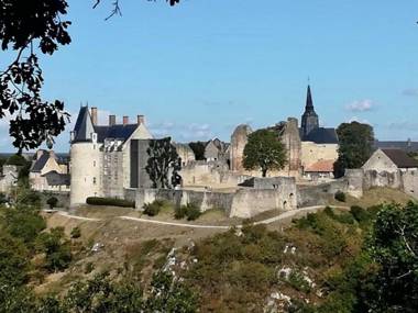 Gîte Sainte-Suzanne-et-Chammes 3 pièces 4 personnes - FR-1-600-192