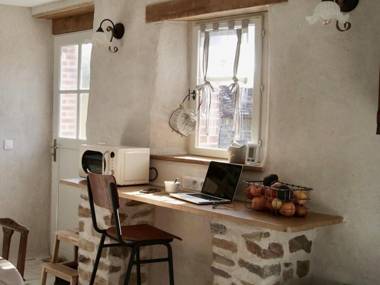 Gîte Sainte-Suzanne-et-Chammes 3 pièces 4 personnes - FR-1-600-192