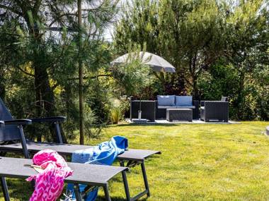 Luxurious attractively furnished villa 800 m. from the sea