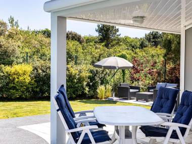 Luxurious attractively furnished villa 800 m. from the sea