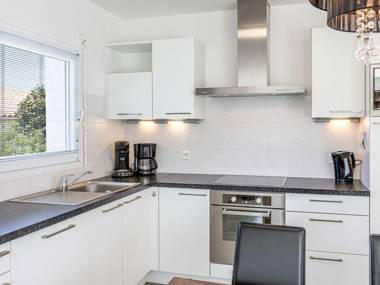 Luxurious attractively furnished villa 800 m. from the sea