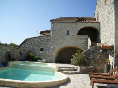 Vintage Holiday Home in Lanas with Swimming Pool