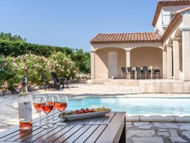Luxurious villa with private swimming pool and beautiful view of Minervois