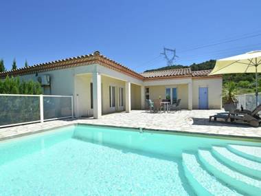 Luxurious Villa in  Oupia with Private Swimming Pool