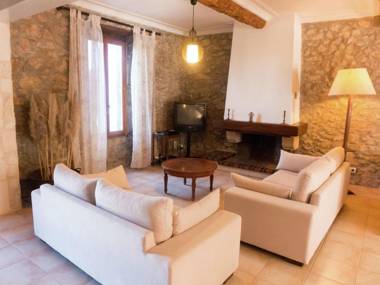 Cozy Holiday Home in Montbrun-des-Corbières with Pool