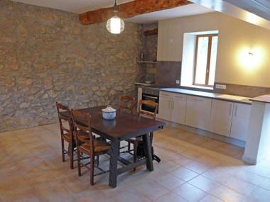 Cozy Holiday Home in Montbrun-des-Corbières with Pool