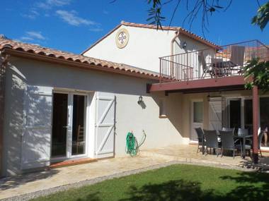 Scenic villa in Montbrun-des-Corbieres with pool