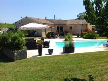 Villa de 3 chambres avec piscine privee jardin clos et wifi a Saint Martin Lacaussade