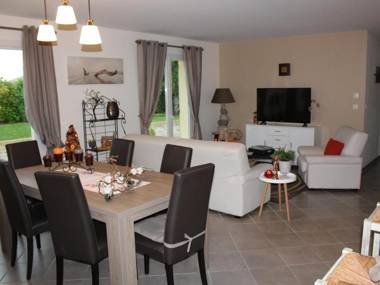 Gîte Neuvic 4 pièces 5 personnes - FR-1-616-110