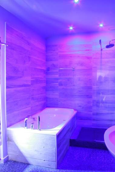 Les Deux Abbesses en Vert | La Grande Maison B&B