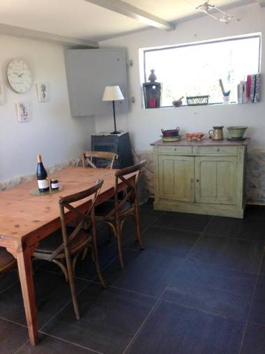 Maison de 2 chambres avec piscine privee jardin clos et wifi a Modene