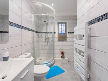 Comfortable Home in Drap with Pool 15 min from the beach