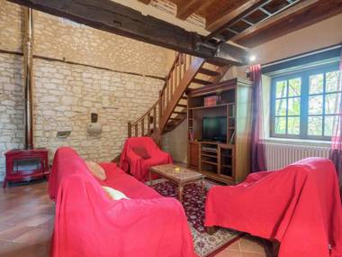 Characteristic holiday home with swimming pool near wonderful wine and castles