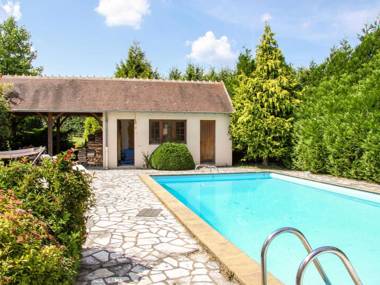 Delightful holiday home with a large private swimming pool perfect for families