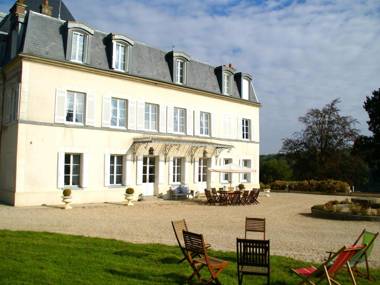 Modish Castle in Asnieres with Terrace
