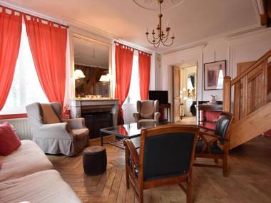 Modish Castle in Asnieres with Terrace