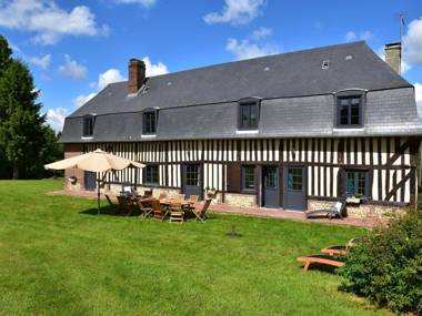 Pleasant Cottage in Asnières with Terrace