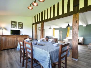 Pleasant Cottage in Asnières with Terrace