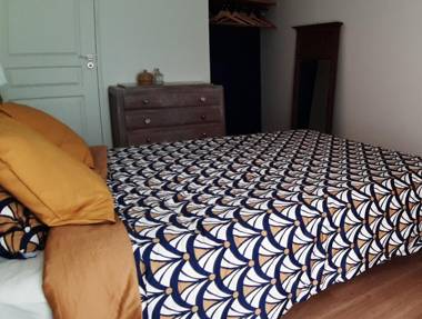 A L'OMBRE DE LA TREILLE -Proche Saint-Emilion