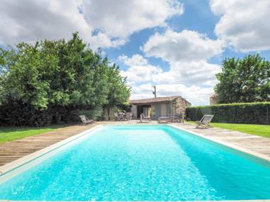 Attractive holiday home with private swimming pool and pool house in the Vendee