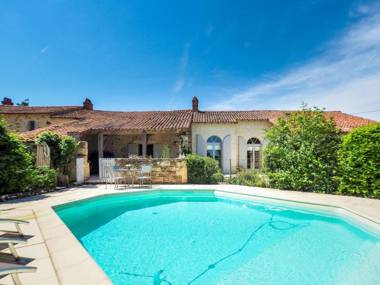Holiday Home in Saint-Laurent-de-la-Salle with Pool