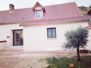 Maison de 2 chambres avec jardin clos et wifi a Sainte Genevieve les Gasny