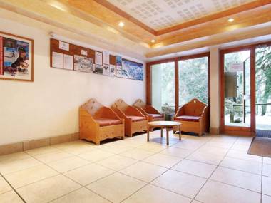 Rustic studio in wooded area at 50 m. from the ski lift