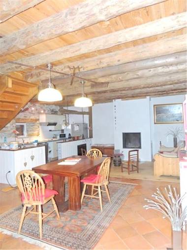 Maison d'une chambre avec terrasse amenagee a Mont a 3 km des pistes