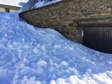 Maison d'une chambre avec terrasse amenagee a Mont a 3 km des pistes