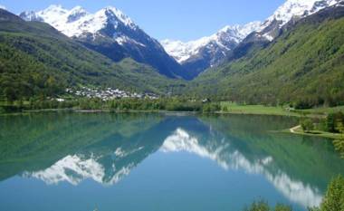 Maison d'une chambre avec terrasse amenagee a Mont a 3 km des pistes