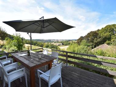 Spacious Holiday Home with Swimming Pool in Cuzy