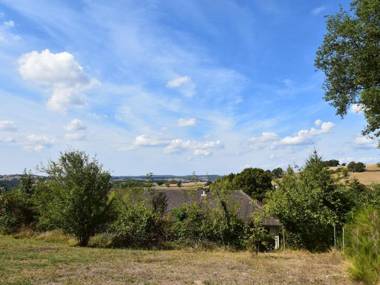 Spacious Holiday Home with Swimming Pool in Cuzy