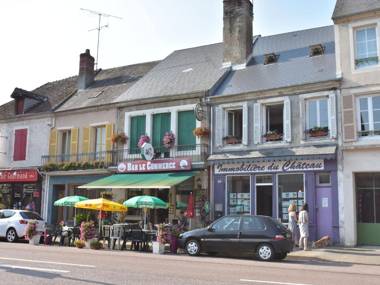 Spacious Holiday Home with Swimming Pool in Cuzy