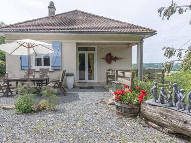 Alluring Holiday Home in Cuzy with Swimming Pool