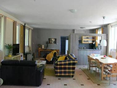 Alluring Holiday Home in Cuzy with Swimming Pool